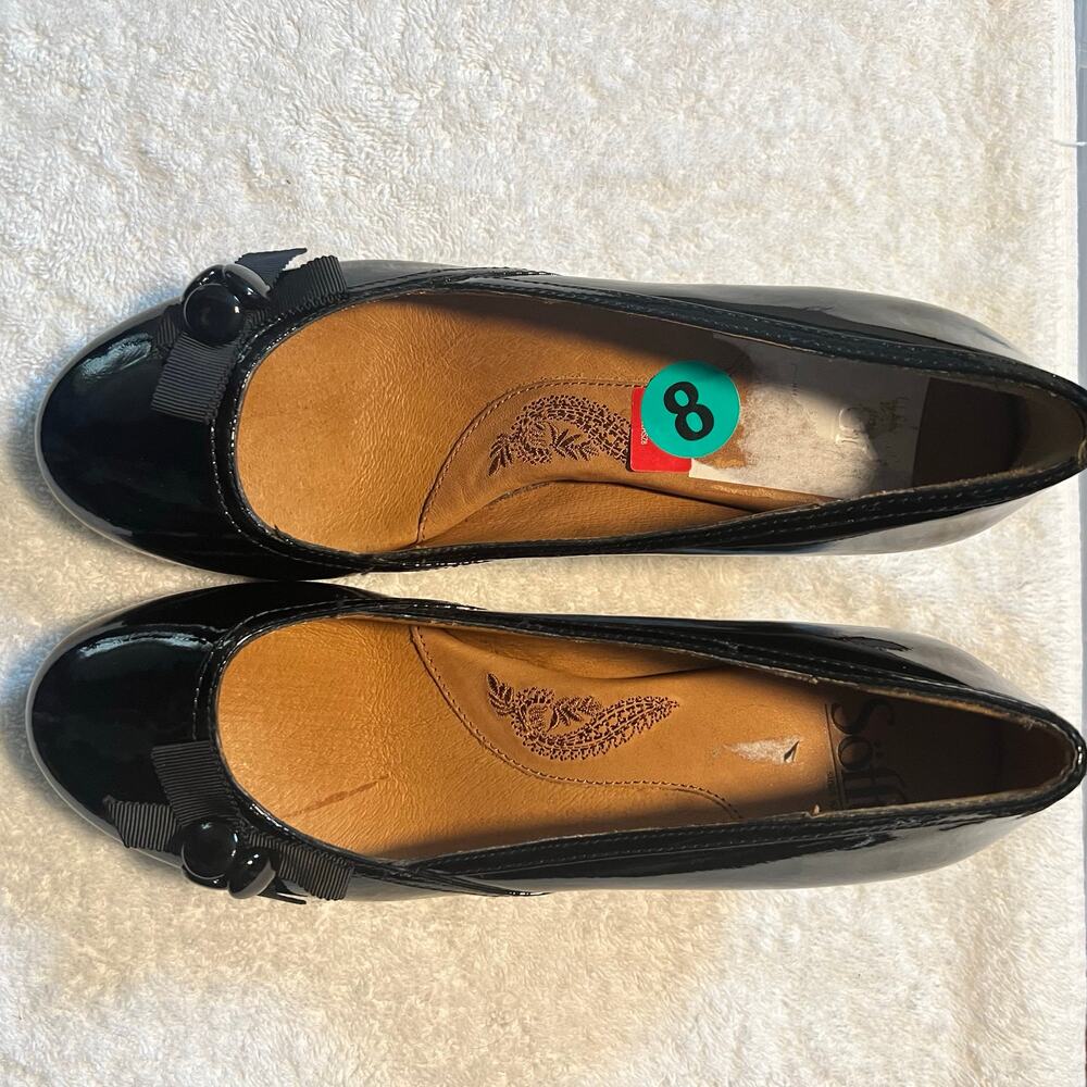 Sofft Button Detail Patent Leather Heels - Size 8M